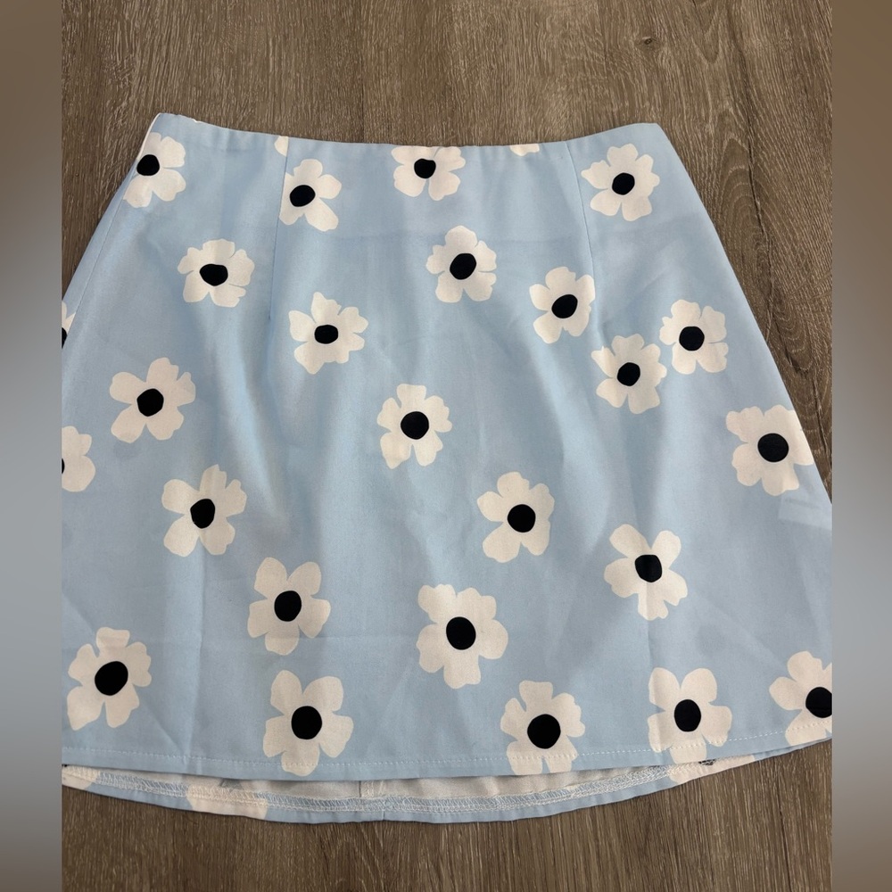 Princess Polly Shelly Mini Skirt- Blue Floral Size 2 - Picture 4 of 7
